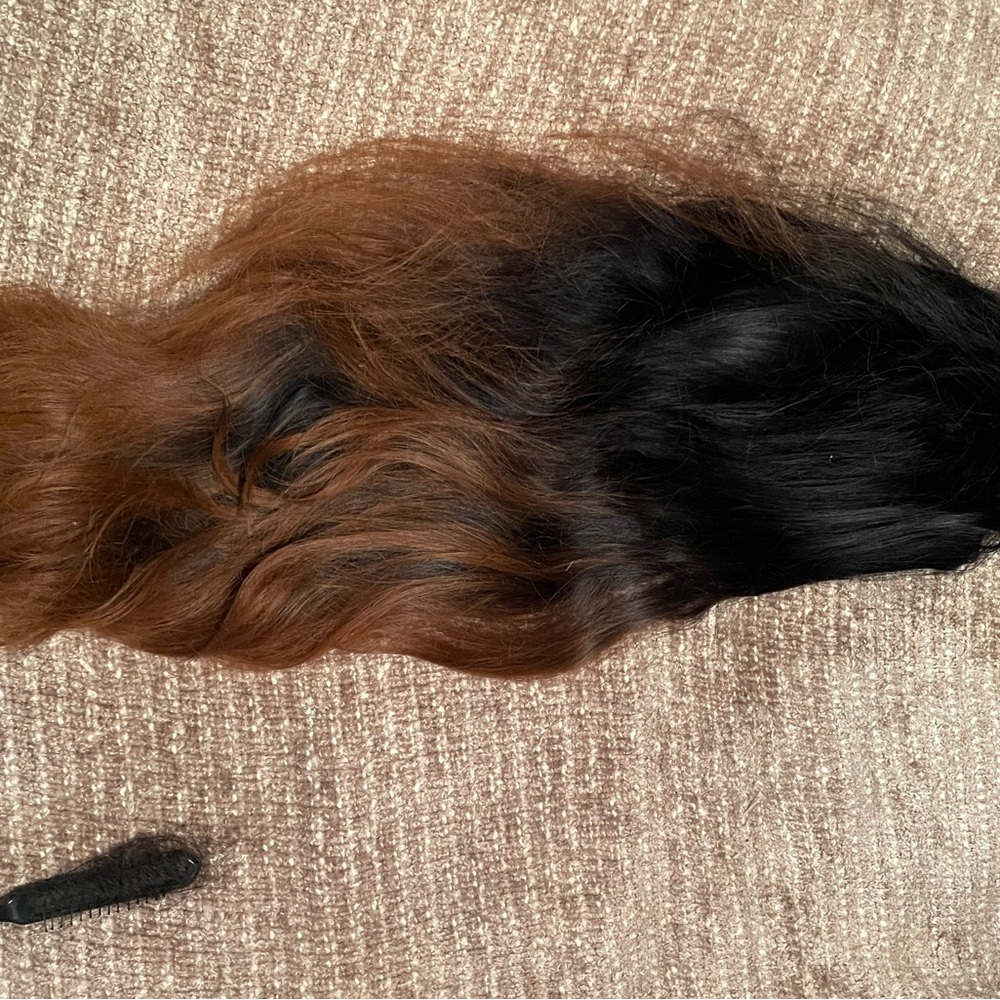 Two-toned 20 inch wig with no bangs